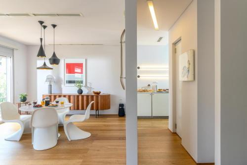 Artful City Loft with Rooftop Terrace, Near Beach