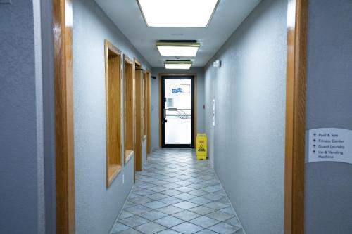a hallway with a hallwayngthngthngthngthngthngthngth at Quality Inn Seymour I-65 in Seymour