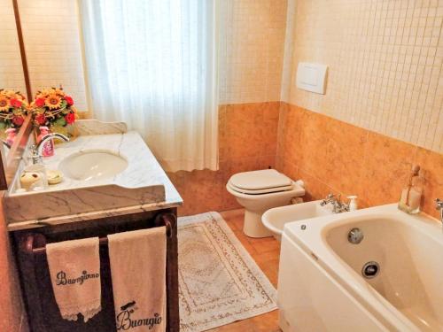 a bathroom with a sink and a tub and a toilet at B&B Il Casolare Di Bonci in Santa Maria a Monte
