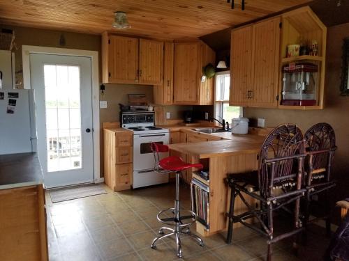 the Small Brown Cottage – Photos 3