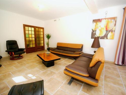 ル・トールにあるHoliday Home in Le Thor with Private Poolのギャラリーの写真