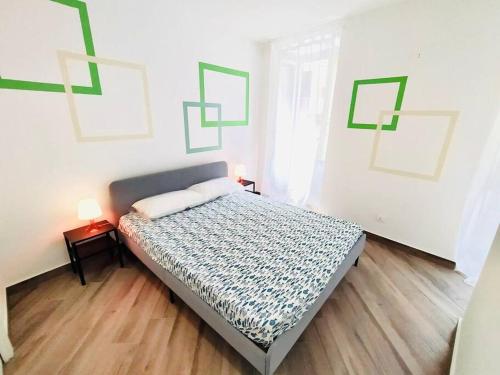 a bedroom with a bed and two lamps in it at Casa Bella The First in Riomaggiore