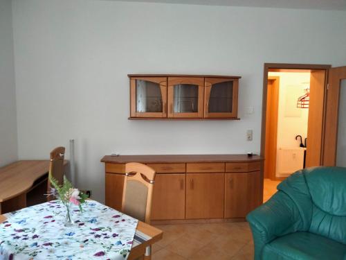 a kitchen with a table and a green couch at Haus Peter in Eppendorf