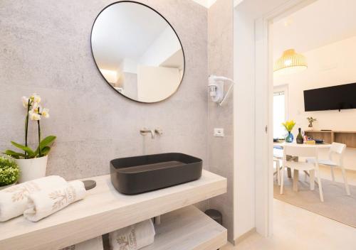 a bathroom with a black sink and a mirror at Coppa Carrubo Residenza in Vieste