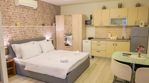 Bliss Apartments with free parking