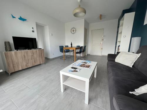 Superbe appartement climatisé, 2 chambres à 200m de la plage