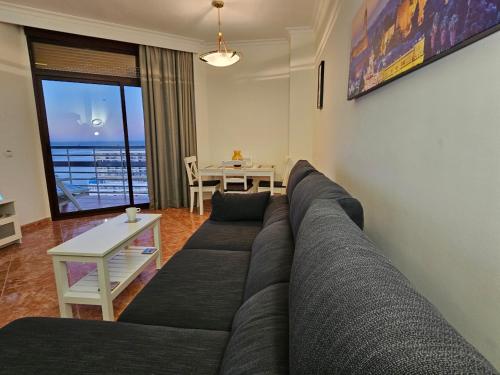 La Roca-Mediterráneo Views, 8th Floor-New Kitchen- POOL- Parking-Air Conditioning, Ceiling Fans & Free WIFI