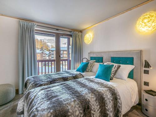 Appartement de luxe avec cheminée, balcon et services inclus, au pied de la forêt de Bellevarde