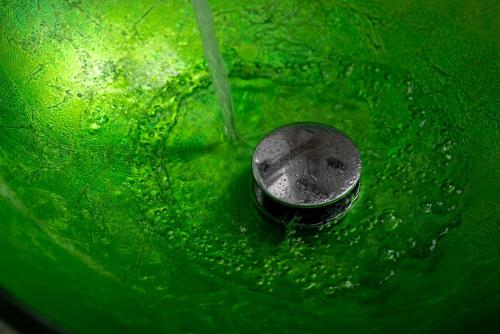 a green sink with a faucet in the water at Villa Concha Con Perla in Monolithos
