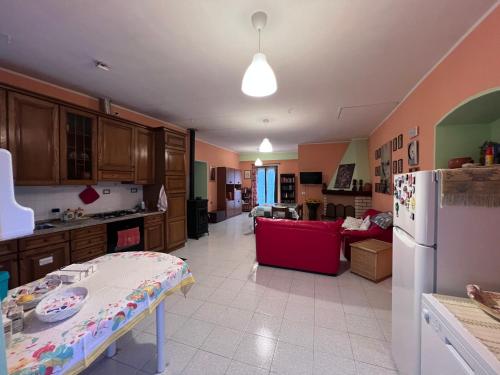 A kitchen or kitchenette at IL RUSTICO UNO a Bugnara nella Valle del Sagittario