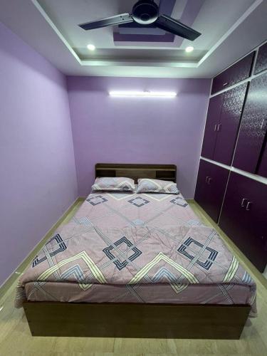 Katil atau katil-katil dalam bilik di Servostay Fully Furnished 3 BHK with Parking in Prime Area - 2nd Floor