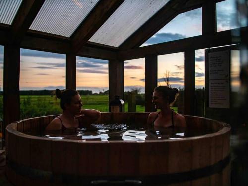 Hosté ubytování Giant Yurt Sleeping 8 with Spa, Catering, Walled Gardens, Nature Reserve, Free Parking