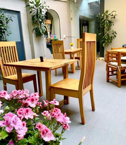 Khu vực ghế ngồi tại Arawi Hotel Boutique