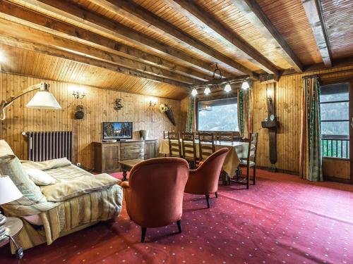 Appartement La Clusaz, 3 pièces, 6 personnes - FR-1-437-27にあるシーティングエリア