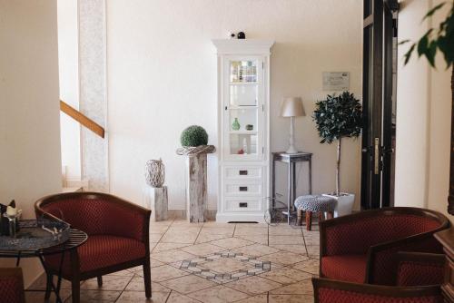 a living room with a door and a table and chairs at Landhaus Begatal in Dörentrup