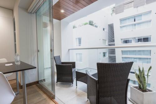 a dining room with a table and chairs at Las Mimosas by Wynwood House in Lima