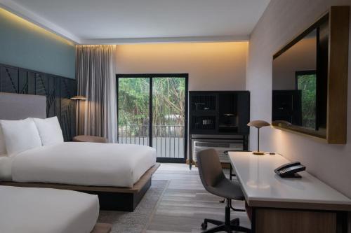 Ένα ή περισσότερα κρεβάτια σε δωμάτιο στο Courtyard by Marriott Santo Domingo