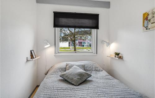 Ένα ή περισσότερα κρεβάτια σε δωμάτιο στο Pet Friendly Home In Hadsund With Wifi