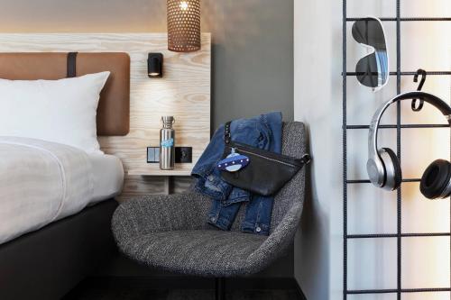 Postel nebo postele na pokoji v ubytování Moxy Darmstadt
