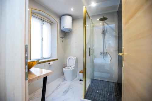 Ένα μπάνιο στο Ideal Rooms #1