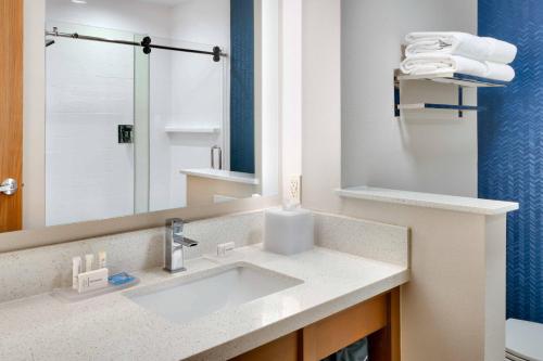 a bathroom with a sink and a mirror at Fairfield Inn & Suites by Marriott Rockport in Rockport