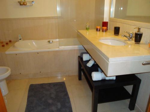 Bathroom sa Excelente T3 Duplex Funchal