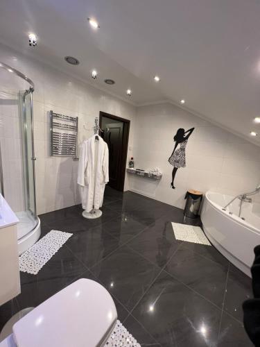a bathroom with a toilet and a tub and a sink at Apartamenty Południe BB Rico in Bielsko-Biala