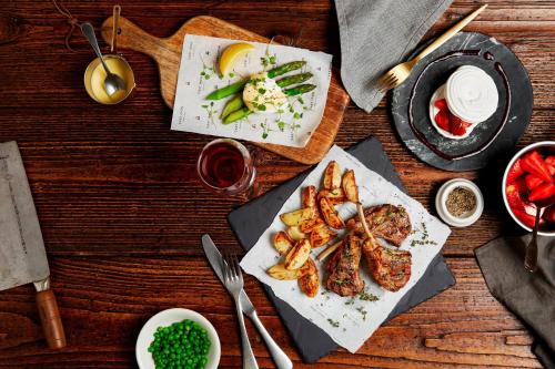 a wooden table with plates of food on it at Portsmouth Marriott Hotel in Portsmouth