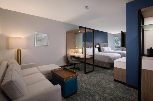Кровать или кровати в номере SpringHill Suites by Marriott Amelia Island