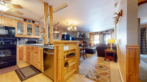 Η κουζίνα ή μικρή κουζίνα στο Aspen Creek #227 condo