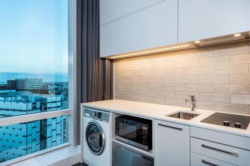 Kuchyň nebo kuchyňský kout v ubytování Four Points by Sheraton Auckland