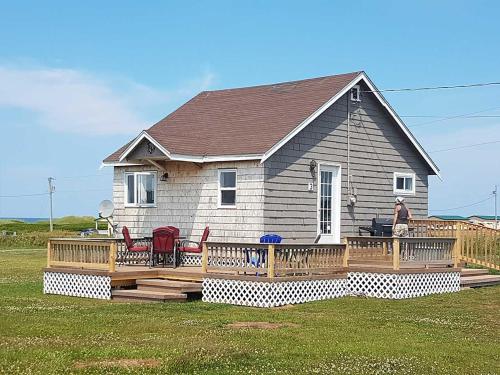 the Small Brown Cottage – Photos 2