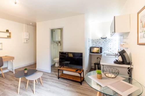 Le Magenta, Studio proche de la place Wilson
