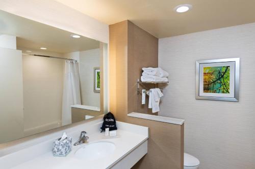 Kylpyhuone majoituspaikassa Fairfield Inn & Suites by Marriott Corpus Christi Aransas Pass