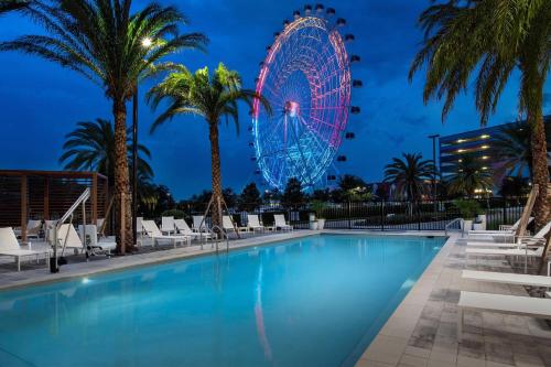 Element Orlando Universal Blvd.の敷地内または近くにあるプール