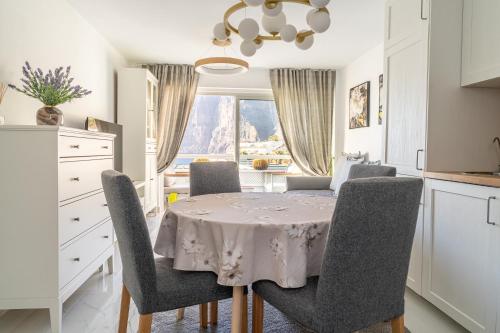 Una cocina o cocineta en Vistas soñadas cerca del mar