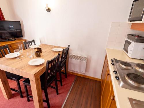 Fotografia z galérie ubytovania Appartement 4 pers avec piscine et balcon - Pied des pistes à Valfréjus - FR-1-468-106 v destinácii Modane