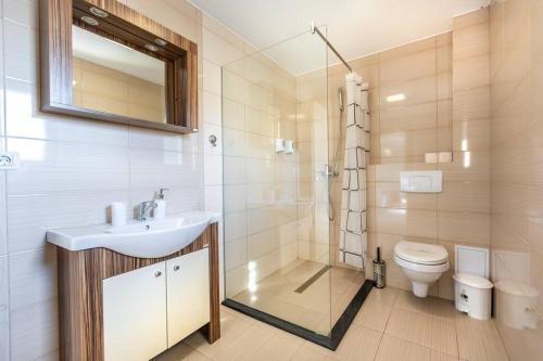 Et badeværelse på Vila Emerald Residence