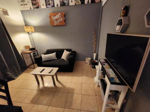 Televízia a/alebo spoločenská miestnosť v ubytovaní At Home CdelU