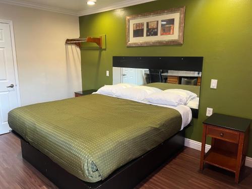 Postel nebo postele na pokoji v ubytování Harris Motel