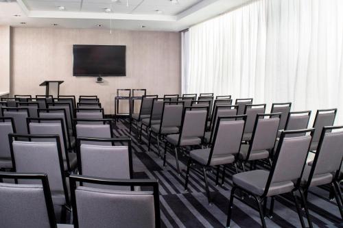 Kawasan bisnes dan/atau bilik persidangan di Courtyard by Marriott New York Manhattan/Central Park
