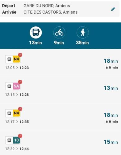 une capture d'écran d'un écran de téléphone portable avec le nombre d'applications dans l'établissement Logement calme et élégant Netflix Canal Plus, à Amiens
