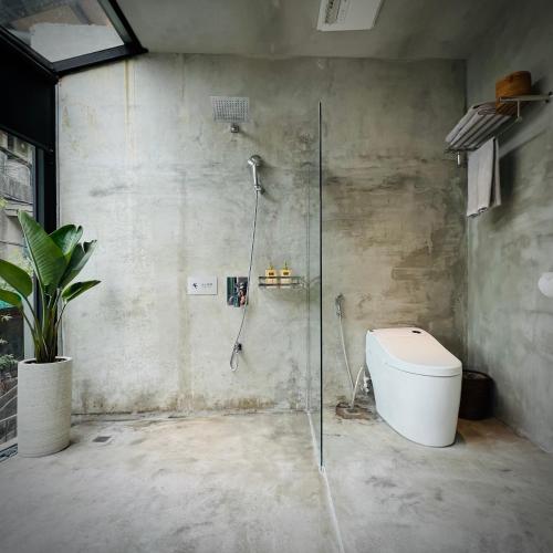 a bathroom with a shower and a toilet in it at Twilight Forest in Jiufen