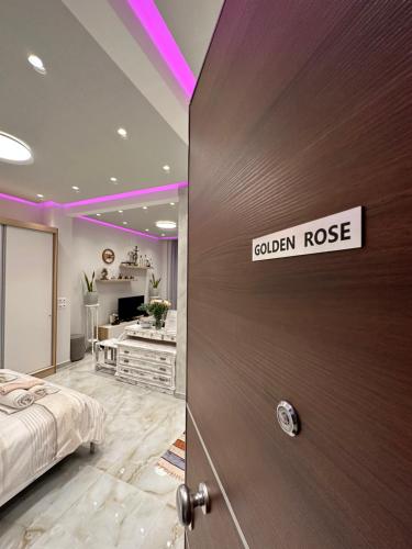 Posteľ alebo postele v izbe v ubytovaní Golden Rose