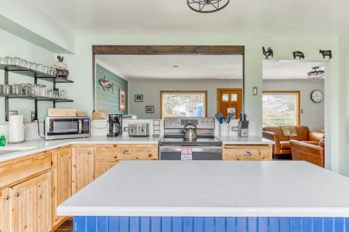 Una cocina o zona de cocina en Beach Oasis