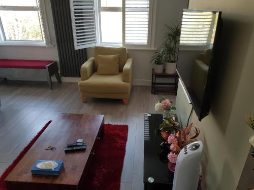 Χώρος καθιστικού στο Parkview Apartment