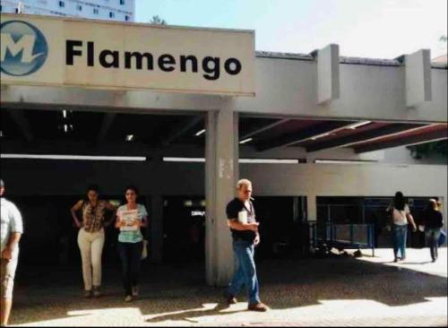 a man standing in front of a flamengo gas station at Studio perto de tudo vista Mar Flamengo in Rio de Janeiro