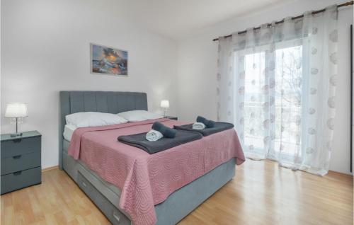 Gorgeous Apartment In Novi Vinodolski