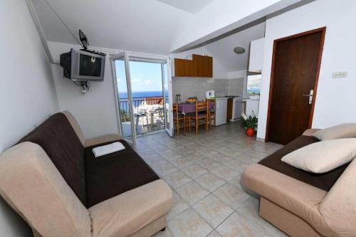 Apartments with parking space Nemira, Omis - 21059