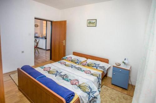 Apartments with parking space Nemira, Omis - 21059